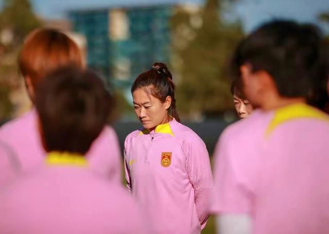 女久久