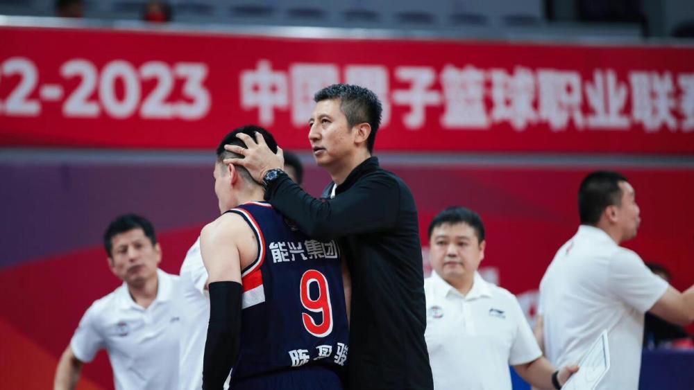 清冷师尊被c呻吟双腿打开